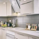 House Vedrana, Jadreski * プーラ