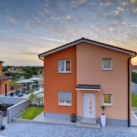 House Vedrana, Jadreški